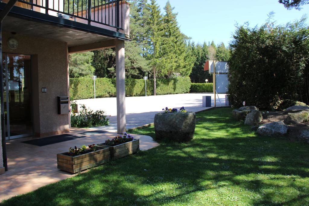 Hotel Restaurant Logis La Meridienne Anglards de Saint Flour Bagian luar foto