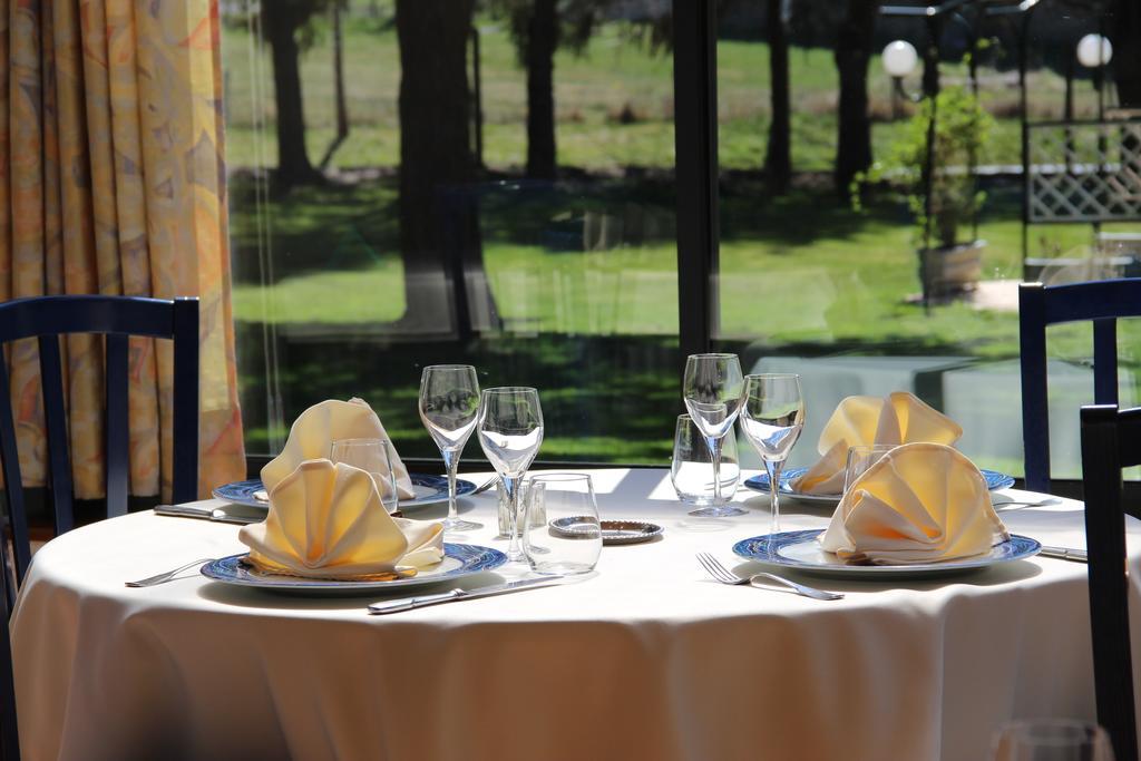 Hotel Restaurant Logis La Meridienne Anglards de Saint Flour Bagian luar foto