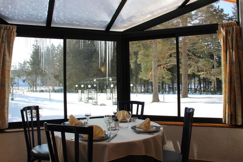 Hotel Restaurant Logis La Meridienne Anglards de Saint Flour Bagian luar foto