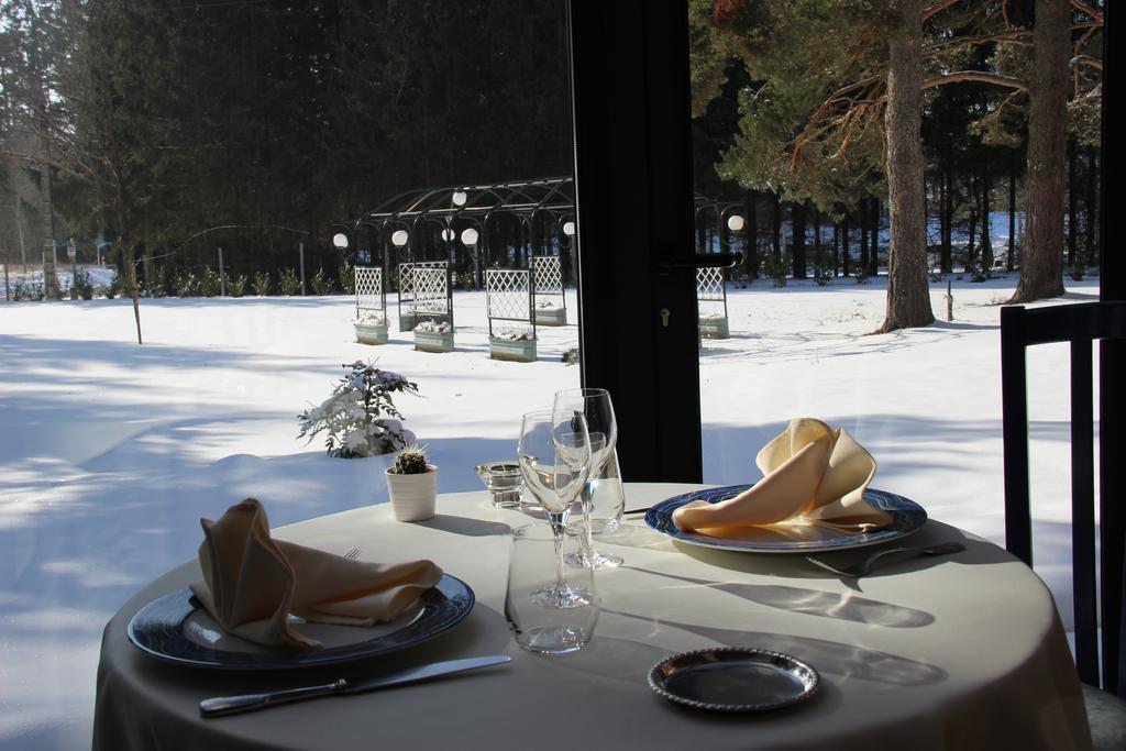 Hotel Restaurant Logis La Meridienne Anglards de Saint Flour Bagian luar foto
