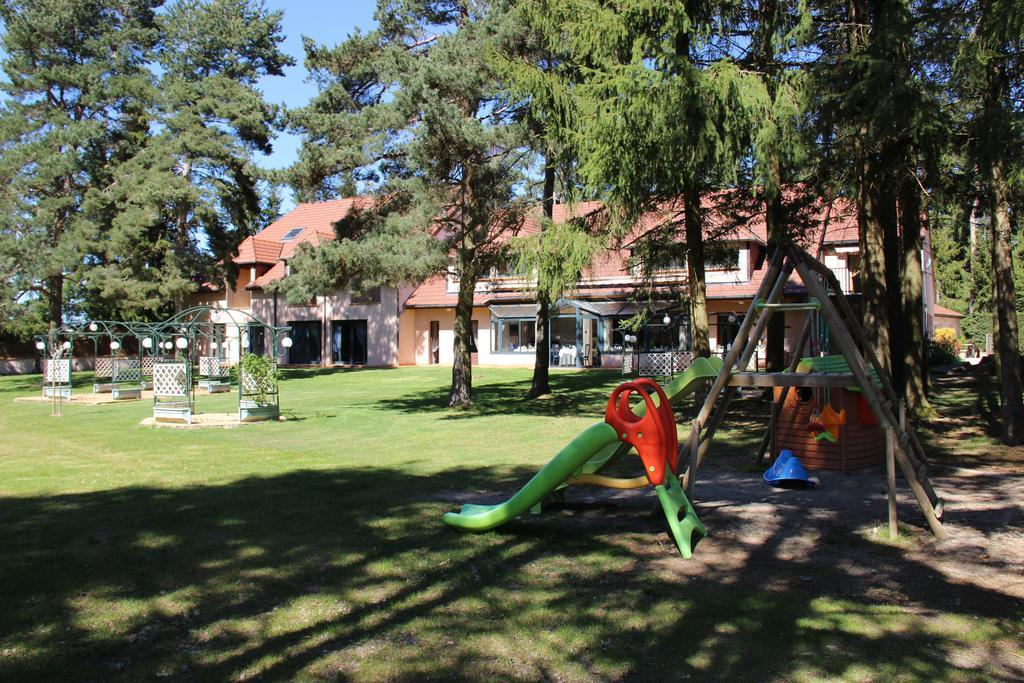 Hotel Restaurant Logis La Meridienne Anglards de Saint Flour Bagian luar foto