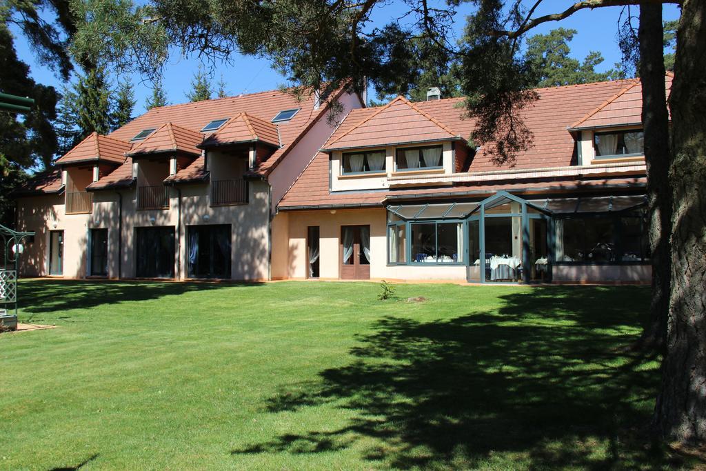 Hotel Restaurant Logis La Meridienne Anglards de Saint Flour Bagian luar foto