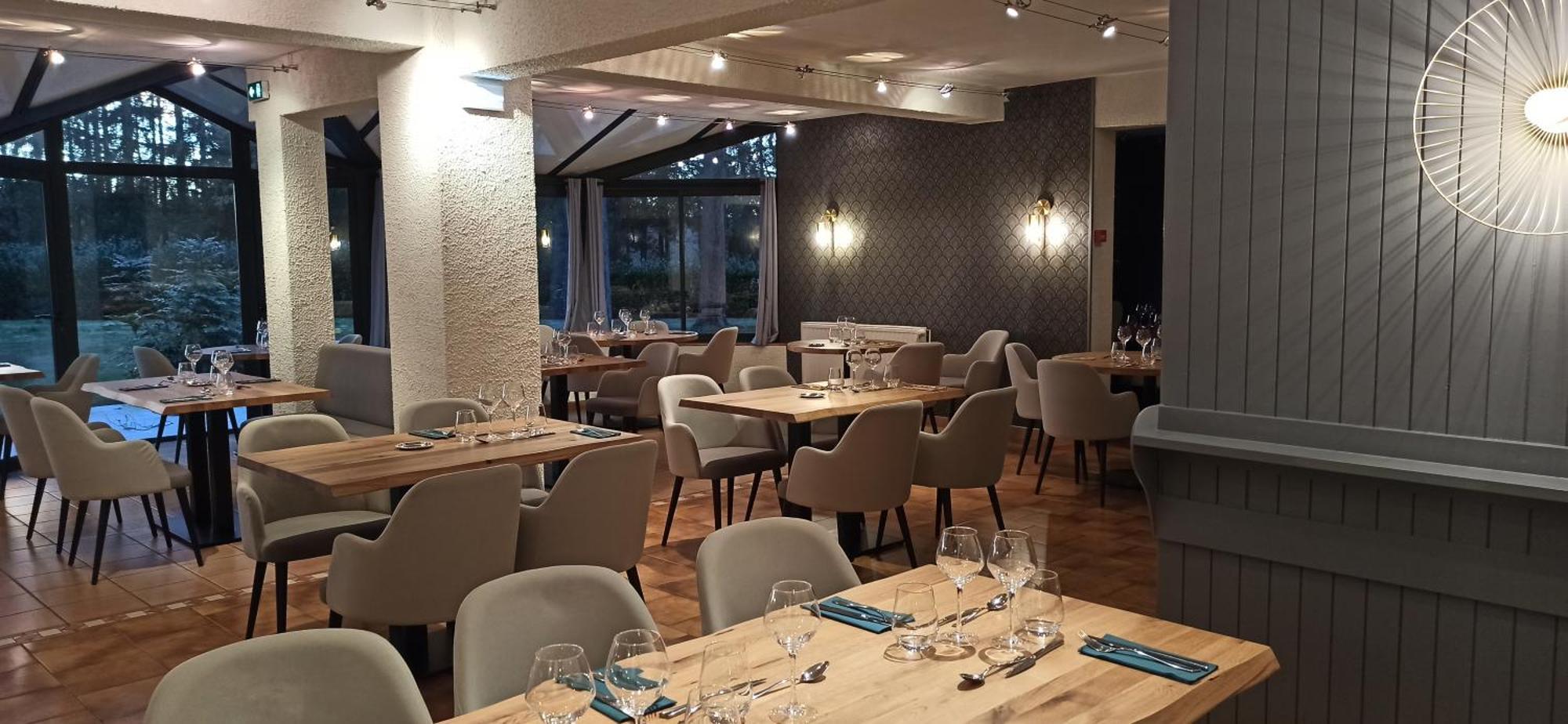Hotel Restaurant Logis La Meridienne Anglards de Saint Flour Bagian luar foto
