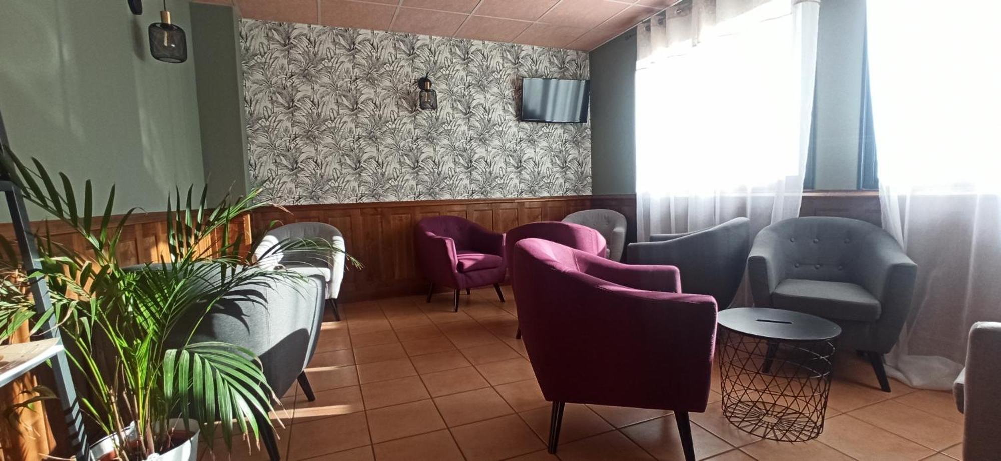 Hotel Restaurant Logis La Meridienne Anglards de Saint Flour Bagian luar foto