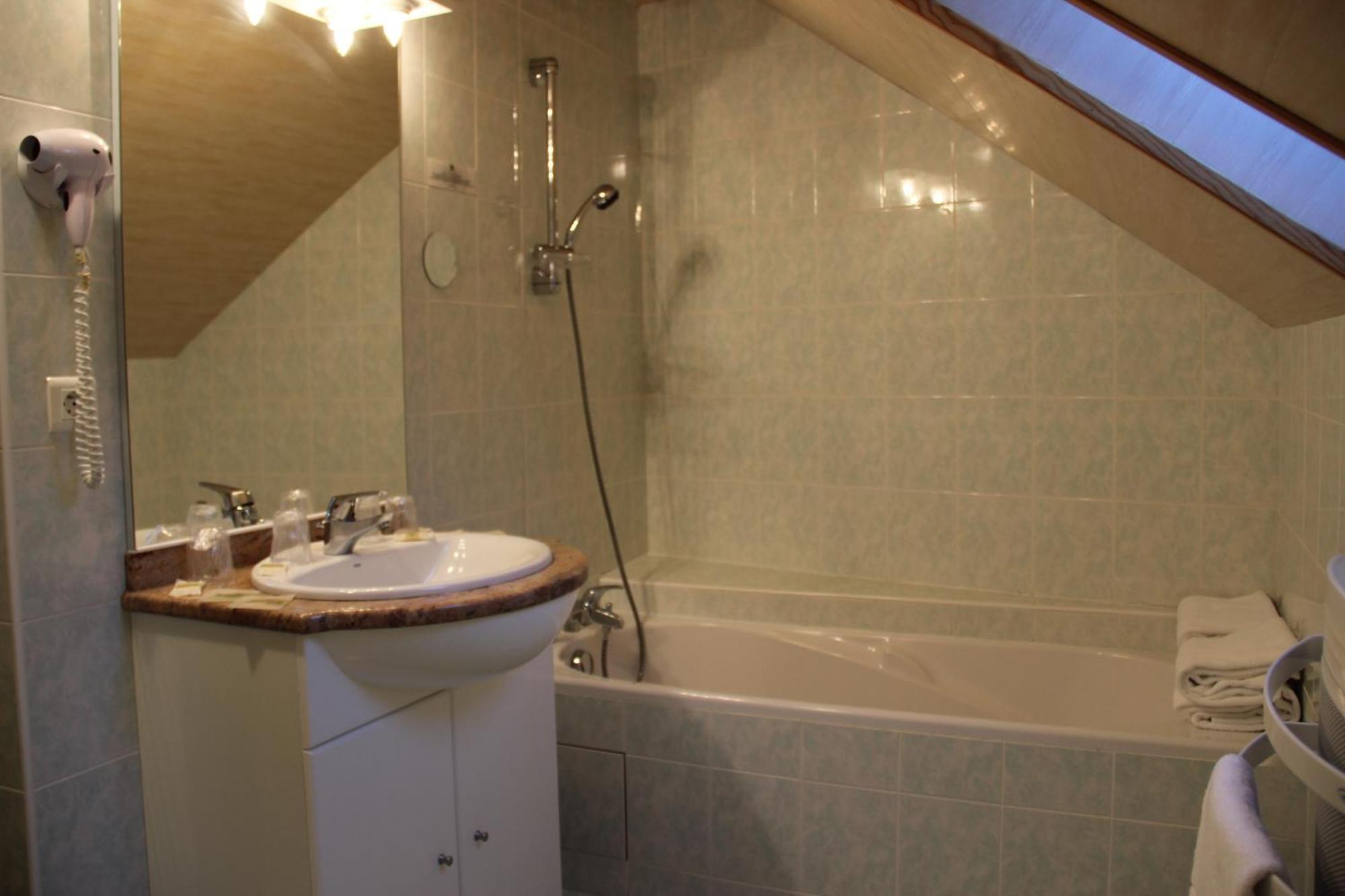 Hotel Restaurant Logis La Meridienne Anglards de Saint Flour Ruang foto