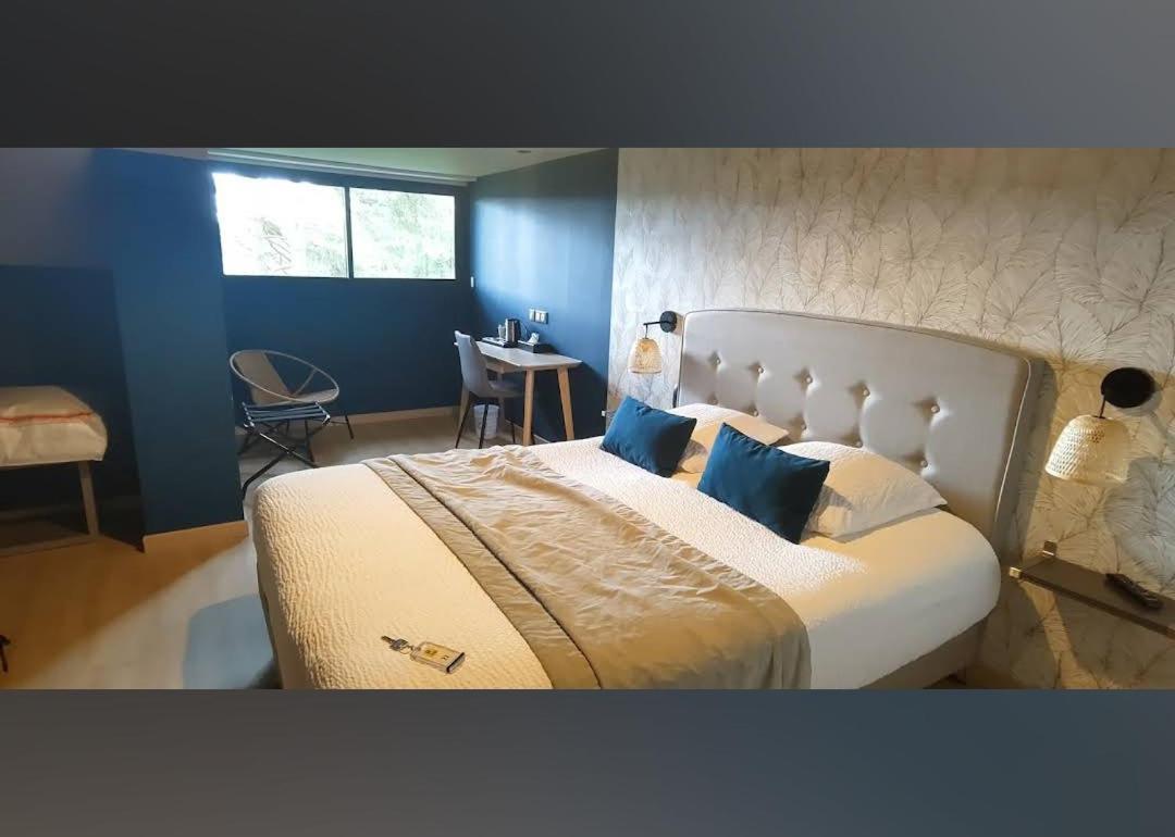 Hotel Restaurant Logis La Meridienne Anglards de Saint Flour Bagian luar foto