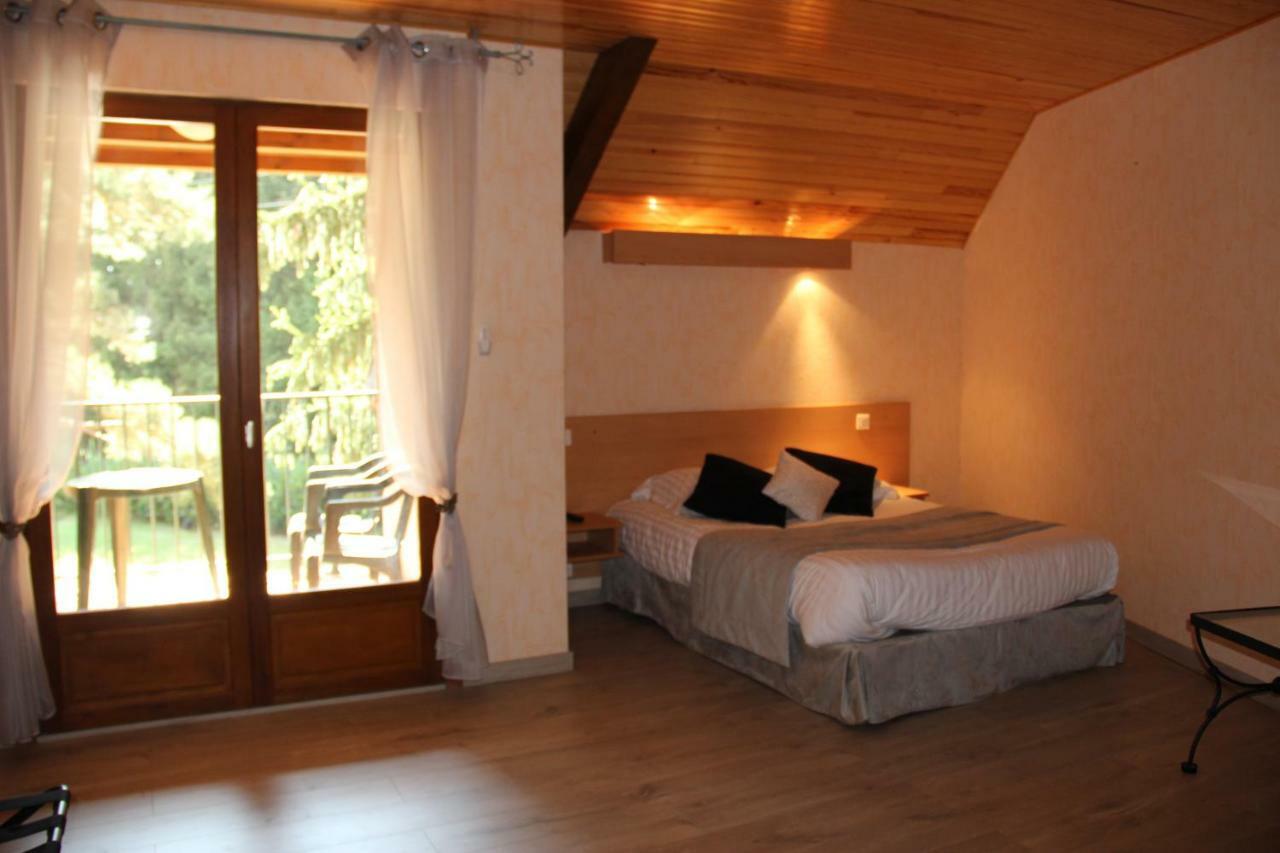 Hotel Restaurant Logis La Meridienne Anglards de Saint Flour Bagian luar foto