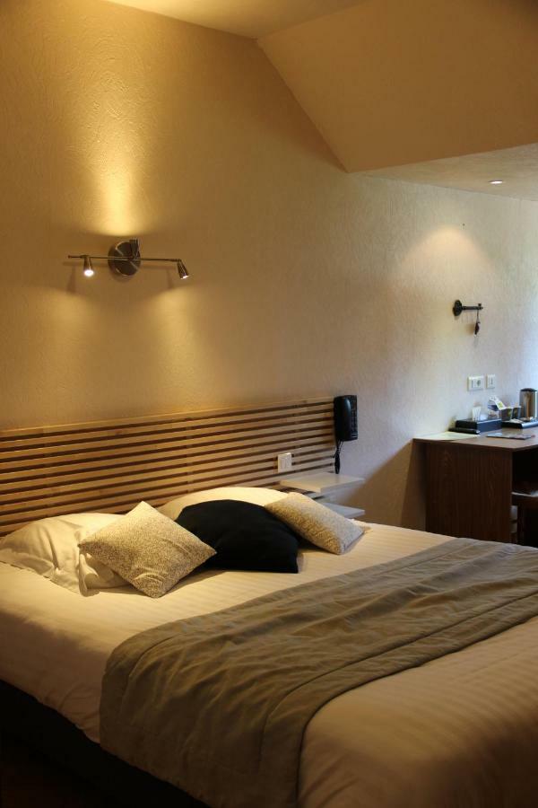 Hotel Restaurant Logis La Meridienne Anglards de Saint Flour Bagian luar foto