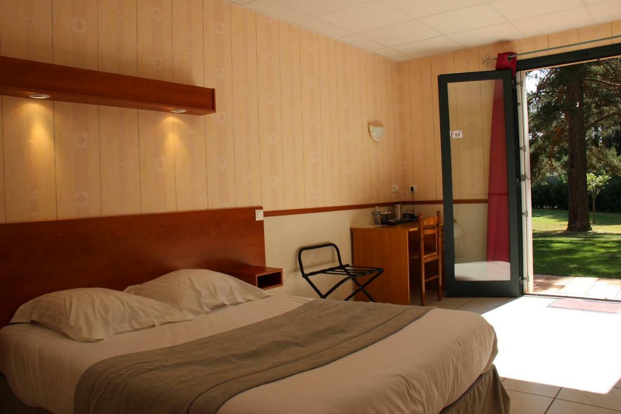 Hotel Restaurant Logis La Meridienne Anglards de Saint Flour Bagian luar foto