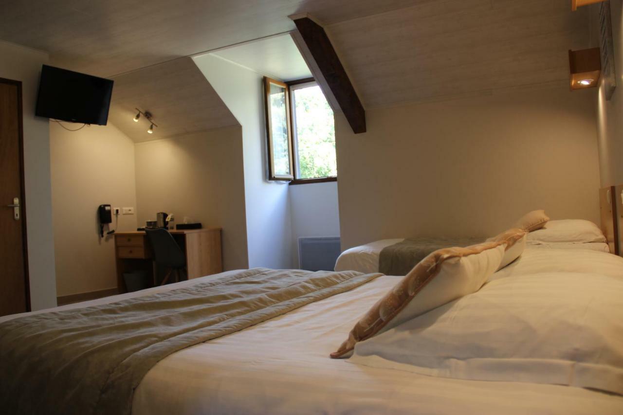 Hotel Restaurant Logis La Meridienne Anglards de Saint Flour Bagian luar foto