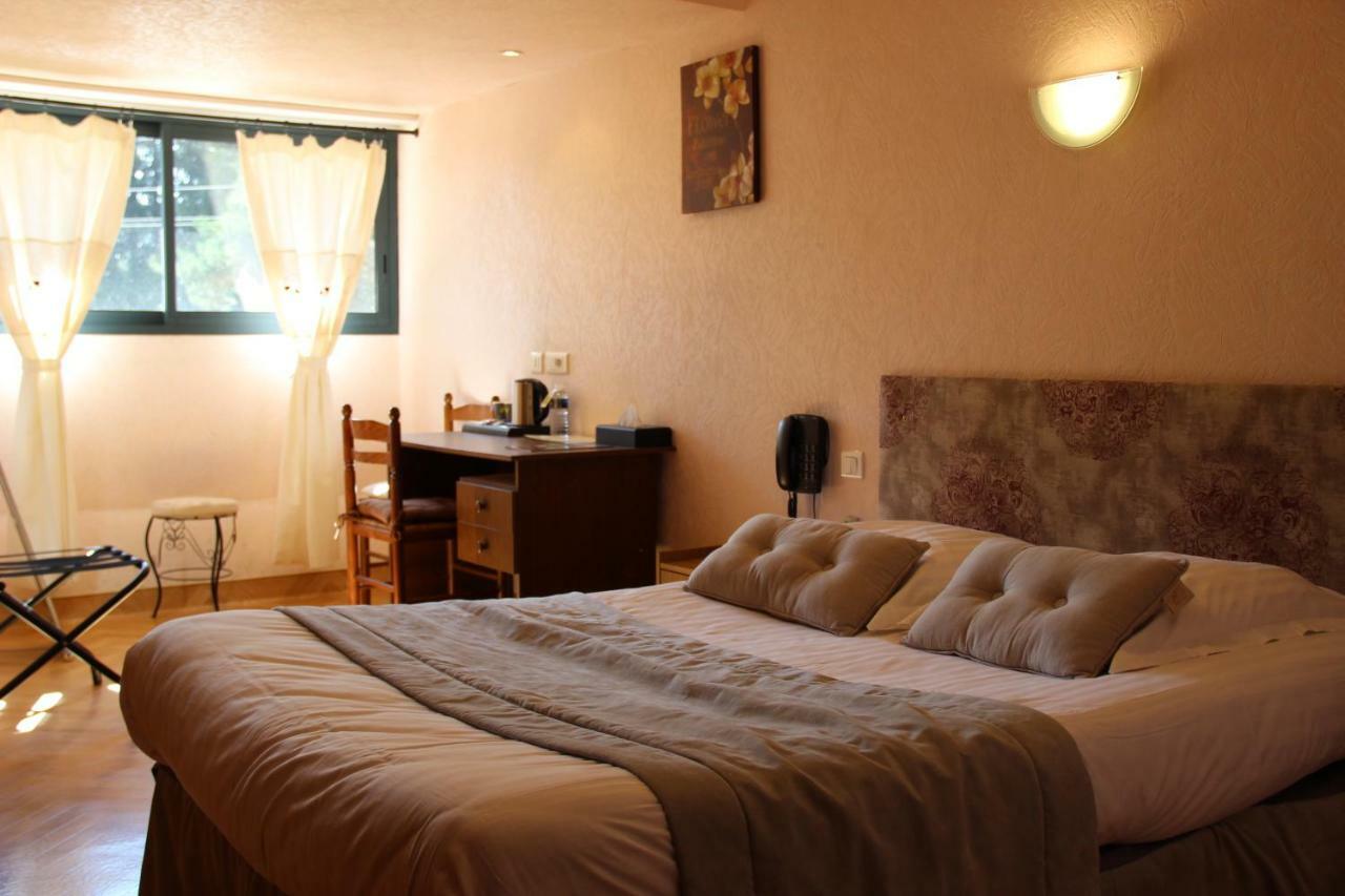 Hotel Restaurant Logis La Meridienne Anglards de Saint Flour Bagian luar foto