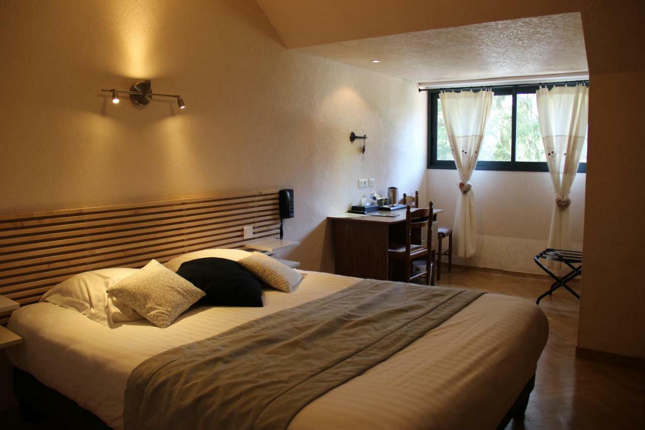 Hotel Restaurant Logis La Meridienne Anglards de Saint Flour Bagian luar foto